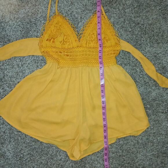 Yellow gold crochet romper, size small - Picture 4 of 6